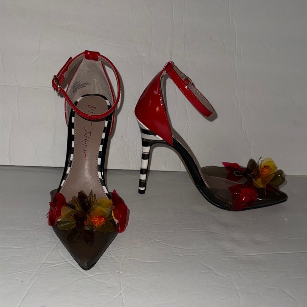 Betsey Johnson Savvie Pump Stiletto Heels Red White Black Floral Heels Size 6